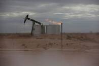 Bomba de petróleo na bacia de Permian, Texas