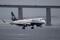 Avião da Azul se prepara para pousar no aeroporto Santos