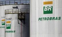Logo da Petrobras em tanques de armazenamento da companhia na refinaria de Paulínia, uma das que receberá investimentos