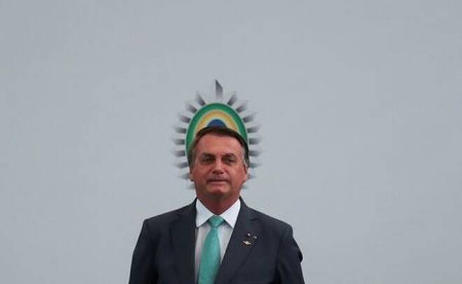 Quem quer paz que se prepare para a guerra, diz Bolsonaro em evento com militares