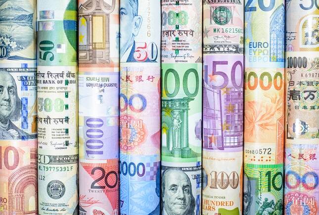 Currencies Wall