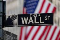 FOTO DE ARCHIVO: Un letrero de Wall Street en la Bolsa de Nueva York (NYSE) en el barrio de Manhattan, Nueva York, Estados Unidos