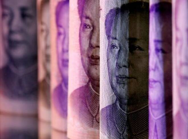 FOTO DE ARCHIVO: Billetes de yuan chino se ven en esta ilustración tomada el 10 de febrero de 2020.