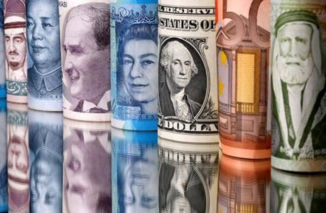 IMAGEN DE ARCHIVO. Billetes de riyal saudí, yuan, lira turca, libra esterlina, dólar estadounidense, euro y dinar jordano se ven en esta ilustración