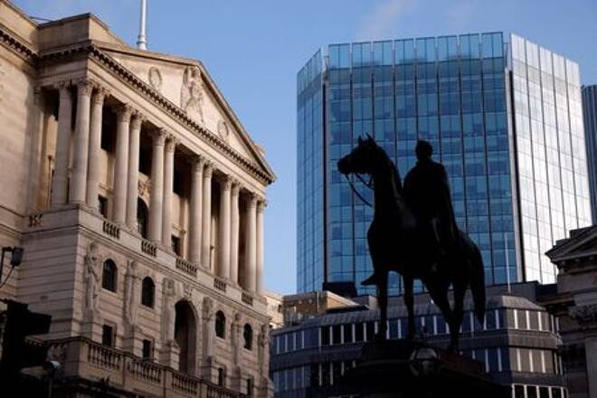 FOTO DE ARCHIVO: Una vista general muestra al Banco de Inglaterra en el distrito financiero de Londres