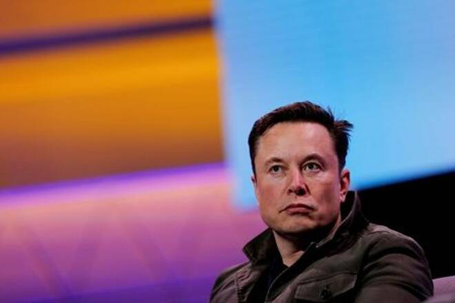 ¿Quieres que Tesla acepte a Doge? Musk pregunta a los usuarios de Twitter