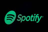 Imagen de archivo del logo de Spotify en una pantalla en la Bolsa de Valores de Nueva York (NYSE) en Nueva York