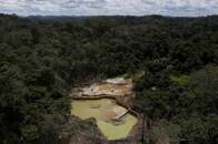 IMAGEN DE ARCHIVO. Una mina de oro ilegal se ve durante una operación de la agencia mediocambiental contra la minería ilegal en tierras indígenas, en el corazón de la Amazonia, en el estado de Roraima, Brasil