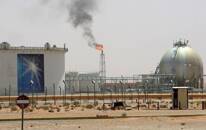 Imagen de archivo de una llama alimentada por gas en el desierto cerca de el campo petrolero Khurais, a unos 160 km de Riad