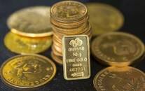 FOTO DE ARCHIVO. Lingotes y monedas de oro se exponen en la tienda de metales preciosos Hatton Garden Metals, en Londres, Reino Unido