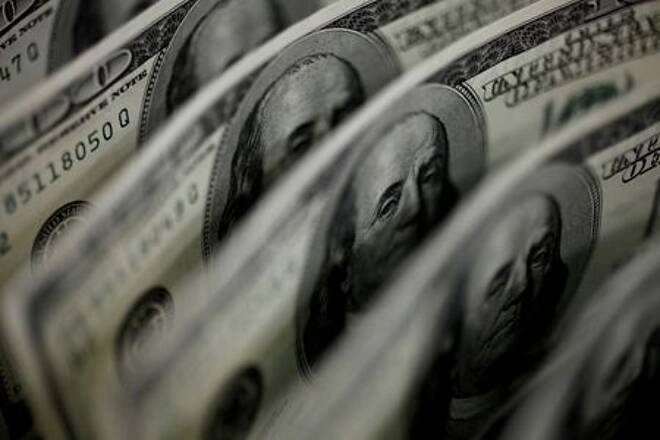 Dólar sube y el yen cae por panoramas que divergen