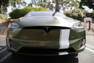 IMAGEN DE ARCHIVO. Un auto de Tesla es visto en Los Ángeles, California, EEUU, Julio 9, 2020. REUTERS/Lucy Nicholson