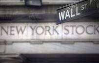 Imagen de archivo de un cartel de Wall Street frente a la Bolsa de Nueva York, EEUU. 28 octubre 2013. REUTERS/Carlo Allegri