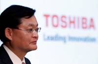 El presidente ejecutivo de Toshiba Corp, Nobuaki Kurumatani, asiste a una conferencia de prensa en la sede de la compañía en Tokio