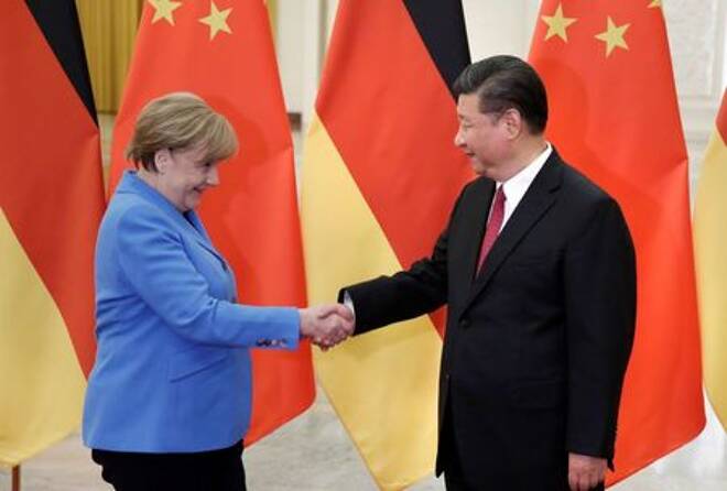 Foto de archivo ilustrativa de un encuentro entre el Presidente de China, Xi Jinping, y la canciller alemana, Angela Merkel, en Pekín