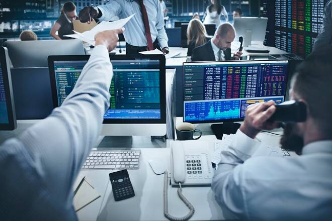 Dólar recuperando terreno con poca fuerza