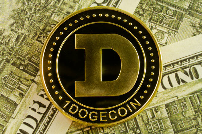 Dogecoin consolida sobre $0.30 después del rally de 30% motivado por Musk y Cuban
