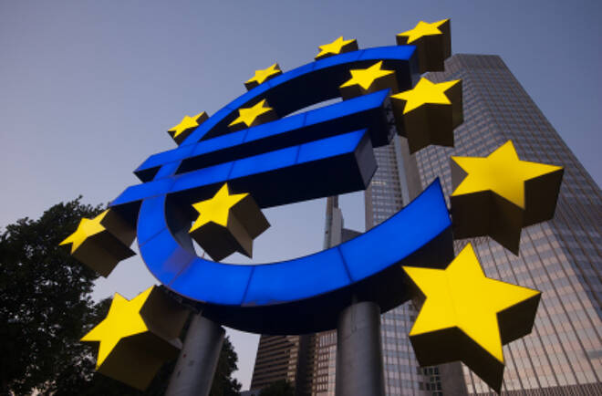 Debilitamiento Del Euro Después De Que Draghi Apunta A Más Estímulo En El Horizonte