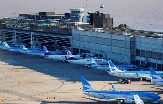 IMAGEN DE ARCHIVO REFERENCIAL. Aviones de pasajeros se ven en el Aeropuerto nacional Jorge Newbery en medio de la propagación del COVID-19, en Buenos Aires, Argentina