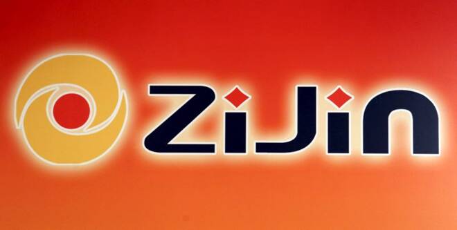 IMAGEN DE ARCHIVO. El logo de Zijin Mining Group Co Ltd se ve en una confrencia de prensa tras sus resultados anuales, en Hong Kong, China