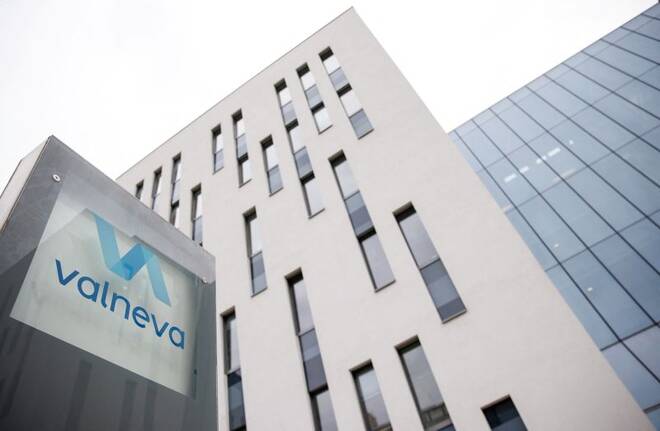 FOTO DE ARCHIVO-El logotipo de la empresa biotecnológica franco-austriaca Valneva se ve fuera de su sede en Viena, Austria.