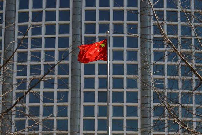 Bandera china flota frente al ministerio de Relaciones Exteriores en Pekín