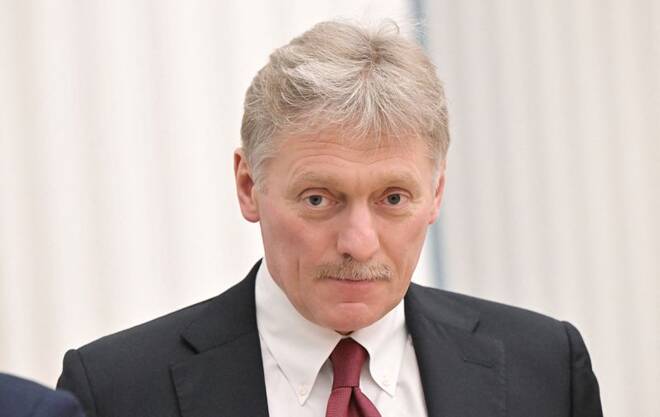 El portavoz del Kremlin, Dmitri Peskov, asiste a una rueda de prensa en Moscú