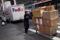 FOTO DE ARCHIVO-Un trabajador de FedEx entrega paquetes en Manhattan, Nueva York, Estados Unidos