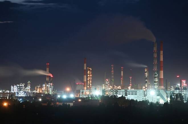 Foto de archivo de una refinería en Omsk, Rusia