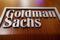 FOTO DE ARCHIVO: El logo de Goldman Sachs en el piso de la Bolsa de Valores de Nueva York (NYSE) en la ciudad de Nueva York, EEUU