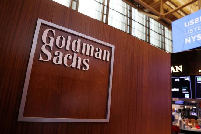 Imagen de archivo del logo de Goldman Sachs en la Bolsa de Nueva York, EEUU.
