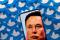 FOTO DE ARCHIVO. Imagen de ilustración con una fotografía de Elon Musk en un teléfono colocado sobre logos impresos de Twitter