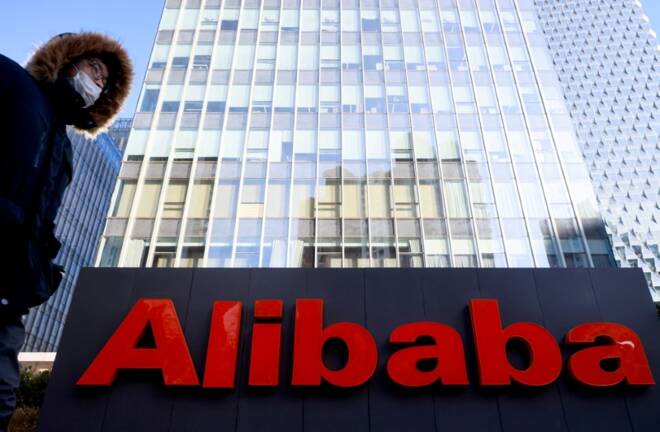 El logo de Alibaba Group en su oficina en Pekín