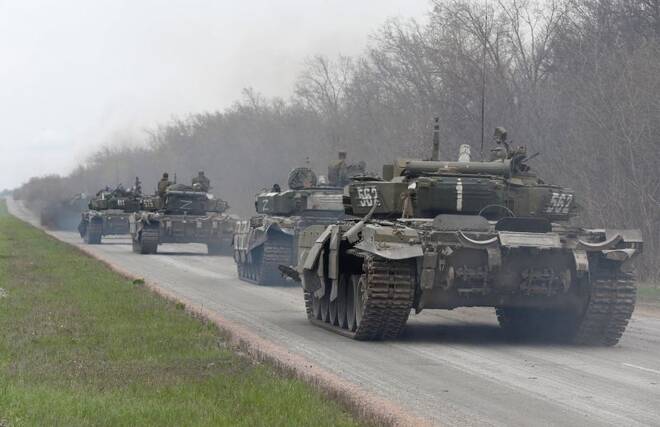 Tanques de las fuerzas prorrusas durante el conflicto entre Ucrania y Rusia cerca de la ciudad portuaria del sur de Mariúpol