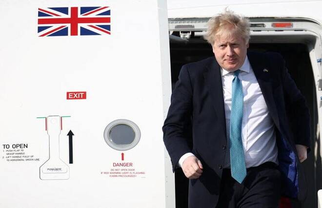 El primer ministro británico, Boris Johnson, llega en avión a Bruselas, Bélgica.