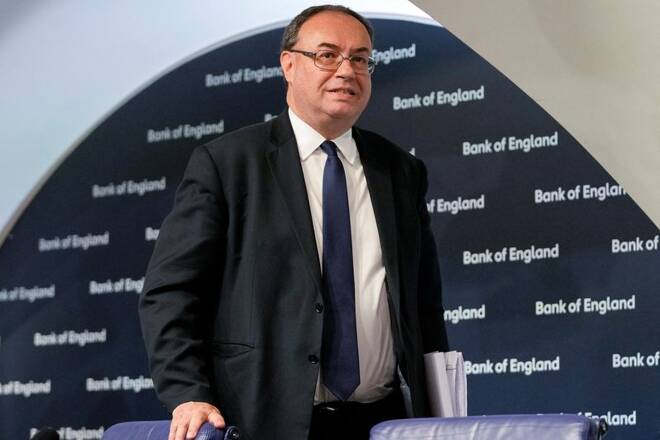 Gobernador del Banco de Inglaterra Andrew Bailey se dirige a la prensa en el Londres