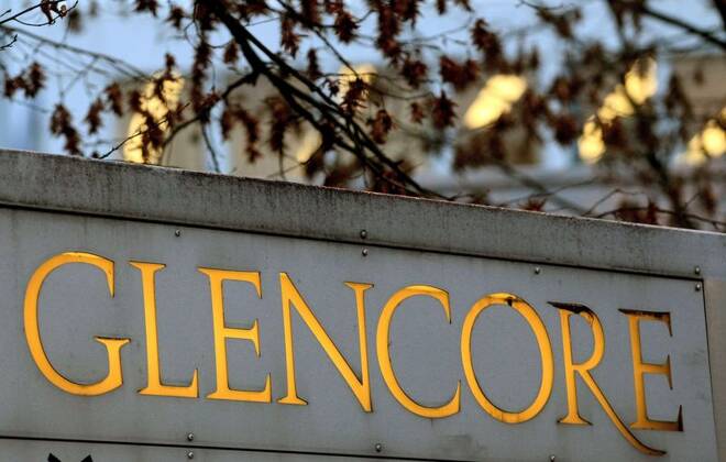 Foto de archivo del logo de Glencore en las oficinas de la compañía en Baar, Suiza