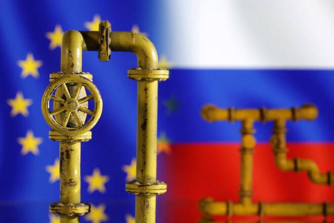 Modelo de gasoducto de gas natural, banderas de la UE y Rusia