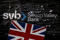 Ilustración fotográfica de un logo trizado del SVB (Silicon Valley Bank) y una bandera británica.