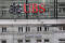 Logos de los bancos suizos UBS y Credit Suisse en Zúrich, Suiza.