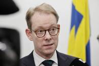 Ministro sueco de Asuntos Exteriores, Tobias Billstrom, asiste a una rueda de prensa conjunta en Espoo