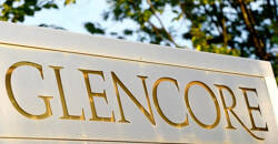 Imagen de archivo del logo de la minera Glencore en la sede de la compañía en Baar, Suiza.