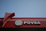 FOTO DE ARCHIVO. El logo corporativo de la petrolera estatal PDVSA en una gasolinera en Caracas, Venezuela