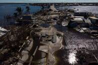 FOTO DE ARCHIVO: Una vista de la carretera destruida entre Matlacha y Pine Island después de que el huracán Ian causó destrucción generalizada en Matlacha, Florida