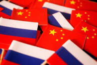 FOTO DE ARCHIVO. Banderas de China y Rusia. 24 de marzo de 2022