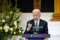 FOTO DE ARCHIVO. El presidente de Estados Unidos, Joe Biden, habla mientras asiste a una cena en el Castillo de Dublín, en Dublín, Irlanda