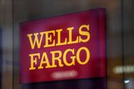 FOTO DE ARCHIVO: El logo de Wells Fargo en Nueva York