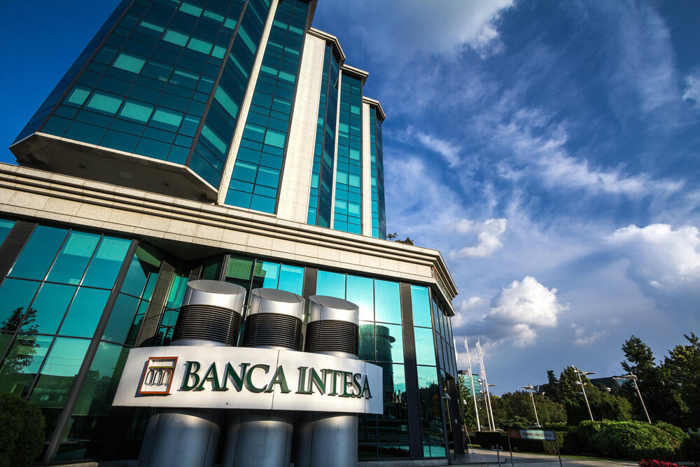 Banca sales intesa titolo