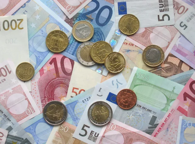 In Europa sale la tensione, che preme sull’euro