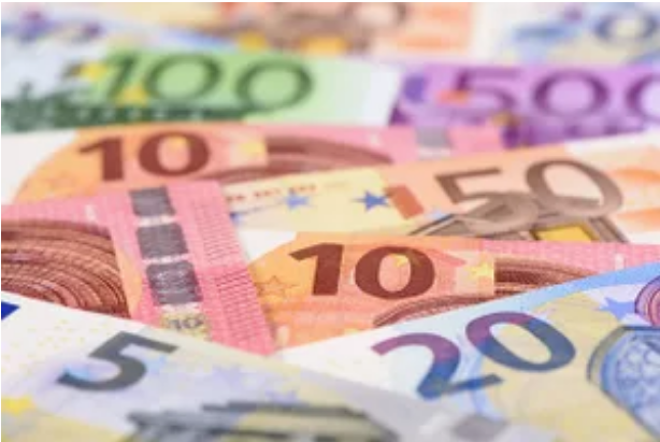 Martedì l’euro posta un lieve pullback